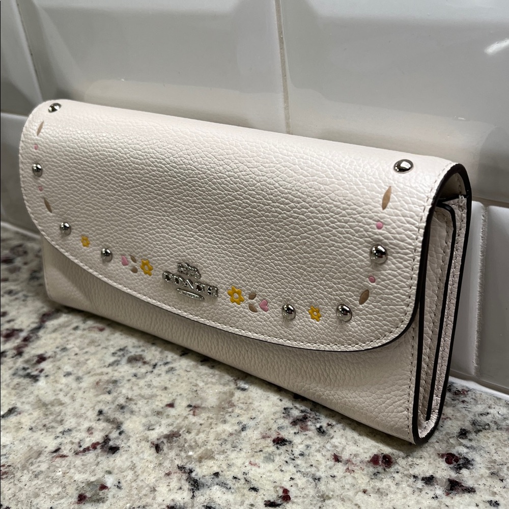 Coach Prairie Studded Soft Wallet NWOT - Picture 3 of 11